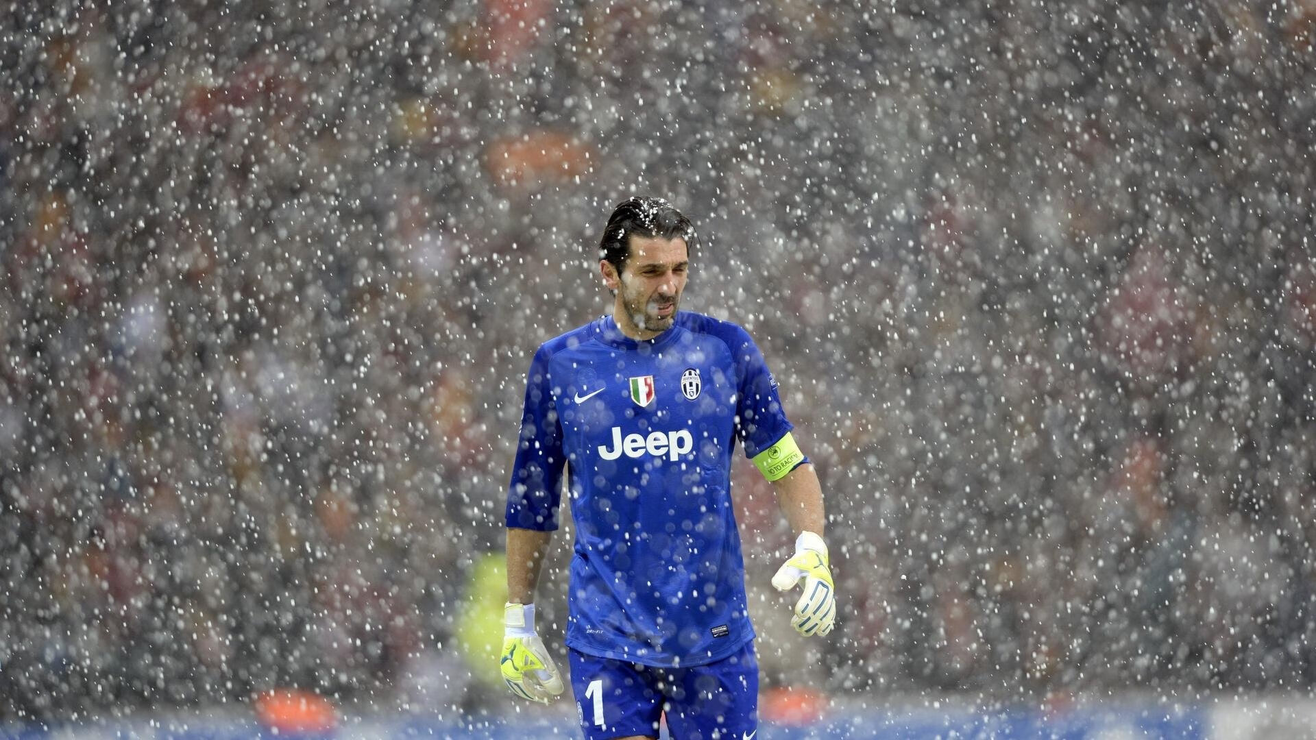 姆巴佩与40激战澳大利亚队分钟，重返赛场胜负难料！Rookie焦点对战观众掌声雷动