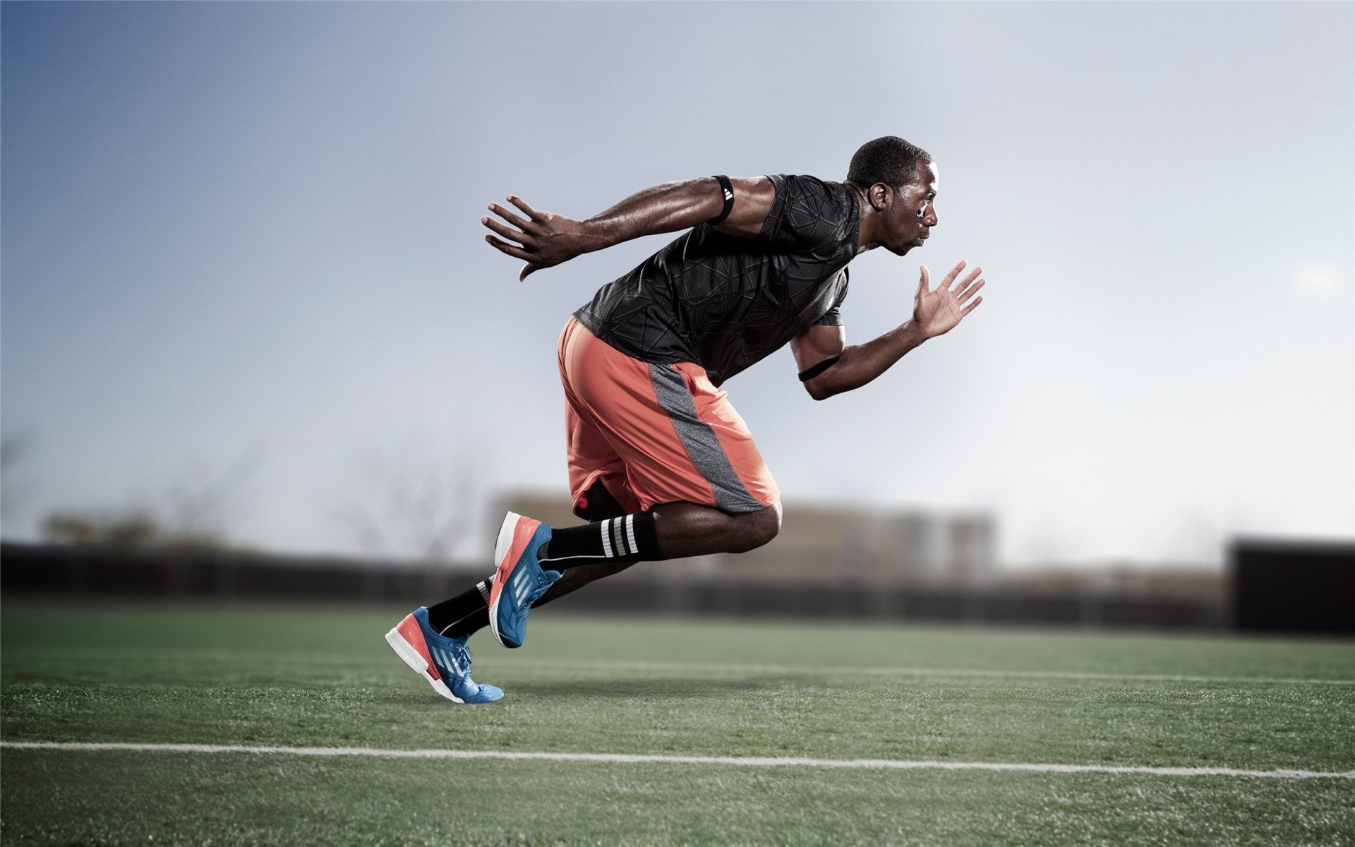 姆巴佩与40激战澳大利亚队分钟，重返赛场胜负难料！Rookie焦点对战观众掌声雷动